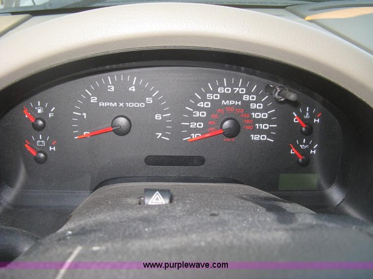 image for item B8247 2006 Ford F150 XL pickup truck