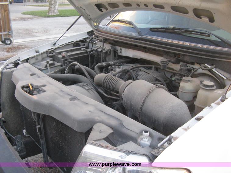 image for item B8247 2006 Ford F150 XL pickup truck