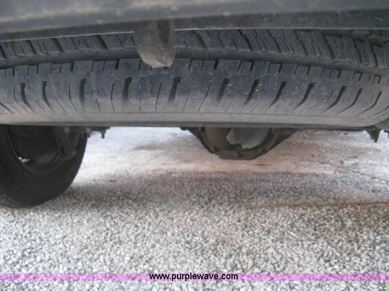 image for item B8247 2006 Ford F150 XL pickup truck