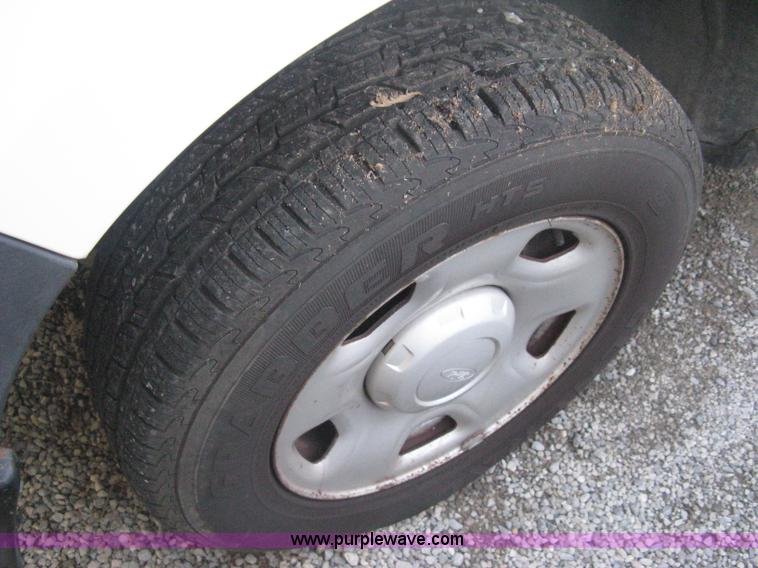 image for item B8247 2006 Ford F150 XL pickup truck