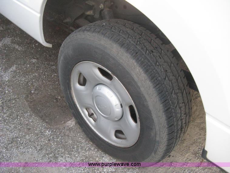 image for item B8247 2006 Ford F150 XL pickup truck