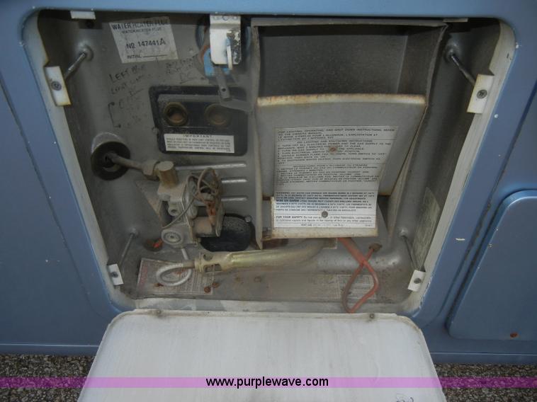 image for item D4750 1998 Gulf Stream Sun Voyager RV