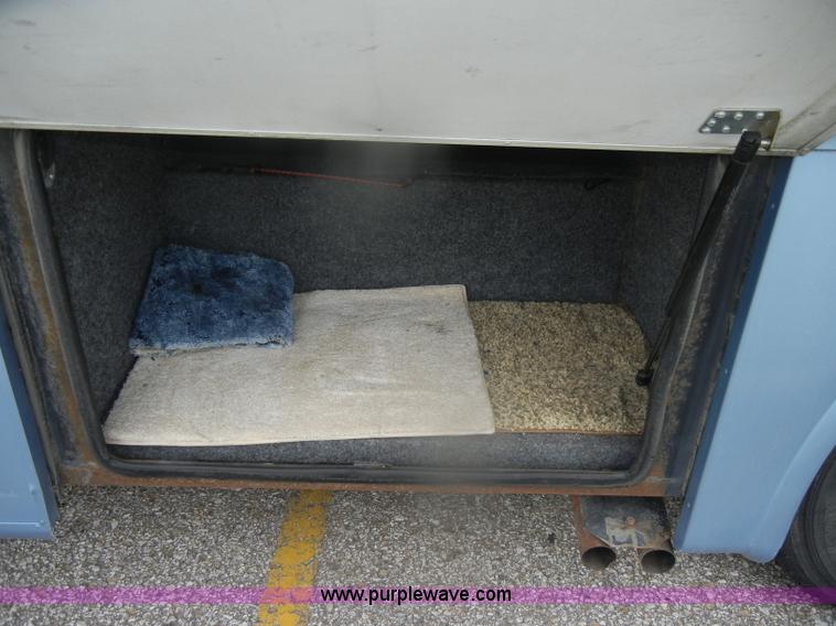 image for item D4750 1998 Gulf Stream Sun Voyager RV