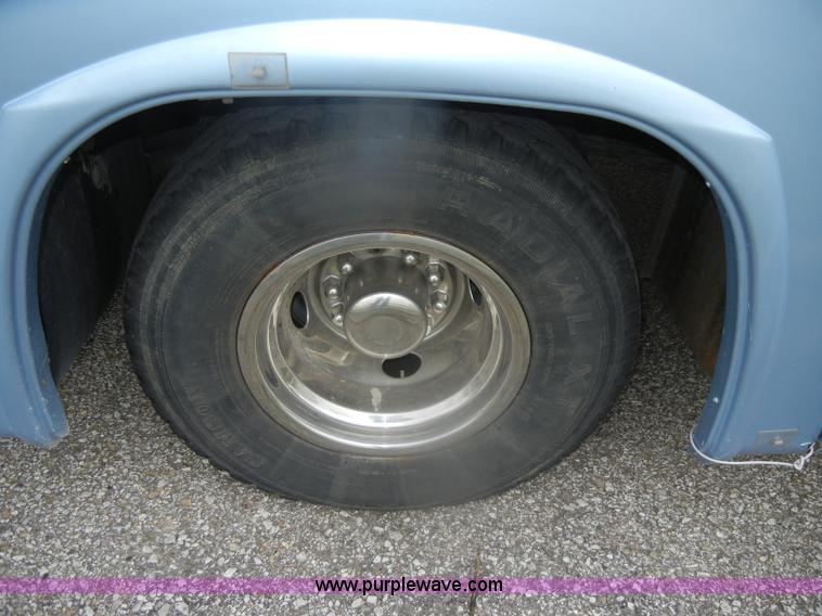 image for item D4750 1998 Gulf Stream Sun Voyager RV