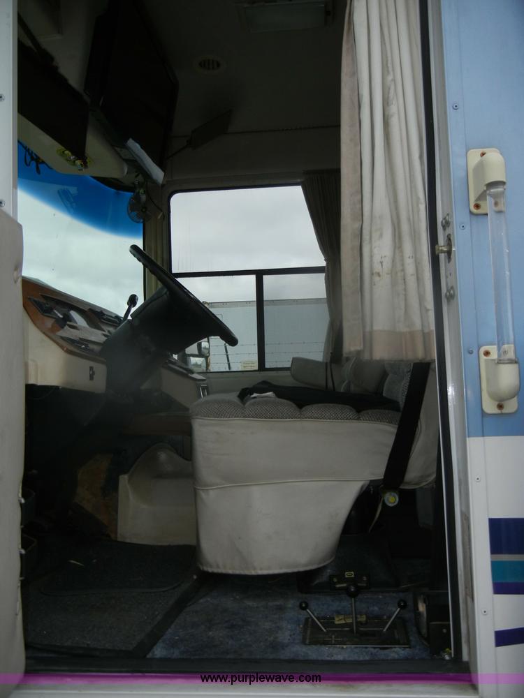 image for item D4750 1998 Gulf Stream Sun Voyager RV