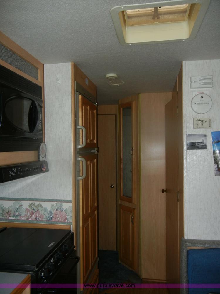 image for item D4750 1998 Gulf Stream Sun Voyager RV