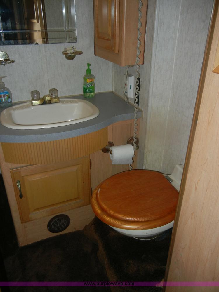 image for item D4750 1998 Gulf Stream Sun Voyager RV