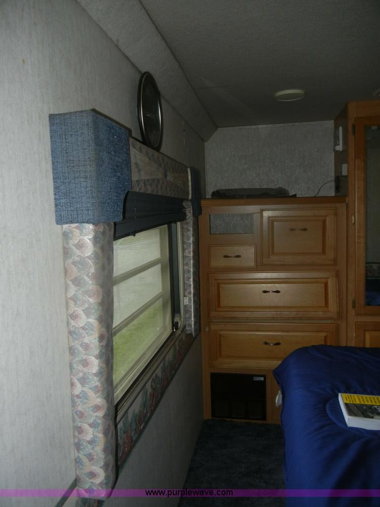 image for item D4750 1998 Gulf Stream Sun Voyager RV