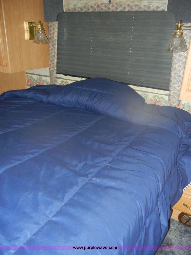 image for item D4750 1998 Gulf Stream Sun Voyager RV