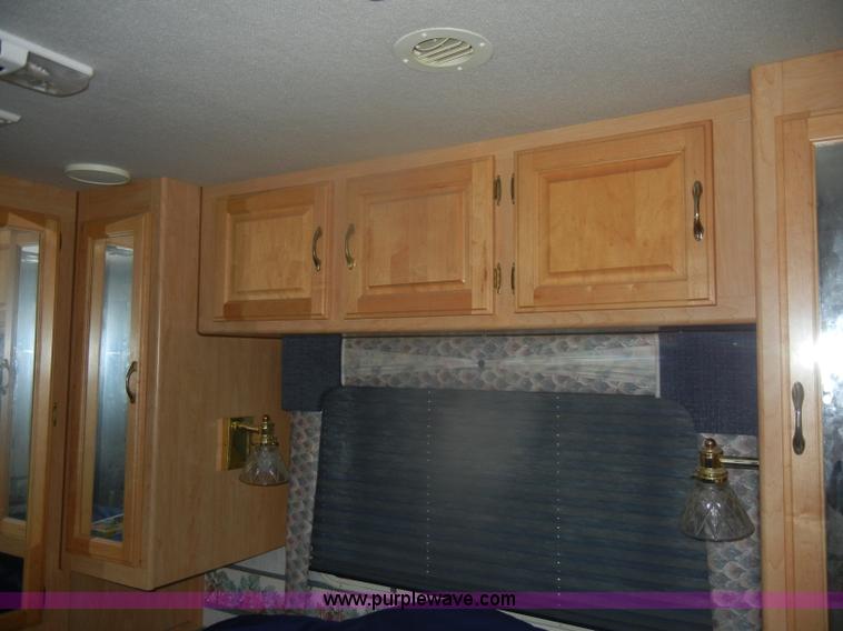 image for item D4750 1998 Gulf Stream Sun Voyager RV