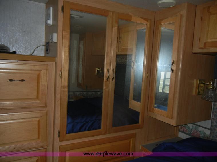 image for item D4750 1998 Gulf Stream Sun Voyager RV