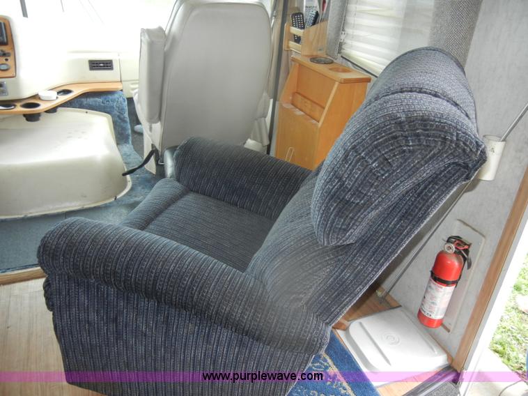 image for item D4750 1998 Gulf Stream Sun Voyager RV