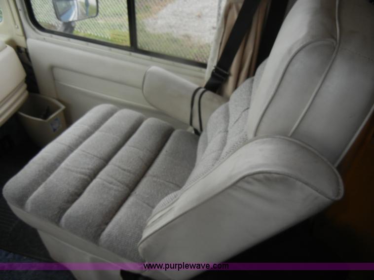 image for item D4750 1998 Gulf Stream Sun Voyager RV