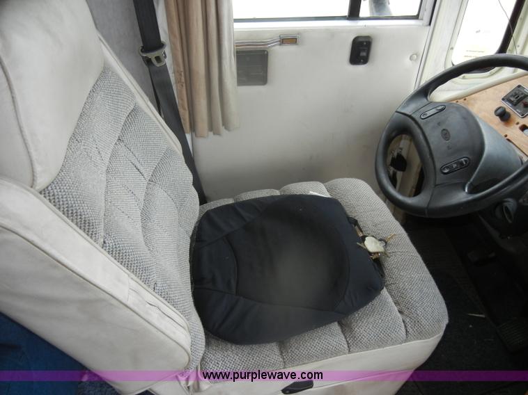 image for item D4750 1998 Gulf Stream Sun Voyager RV