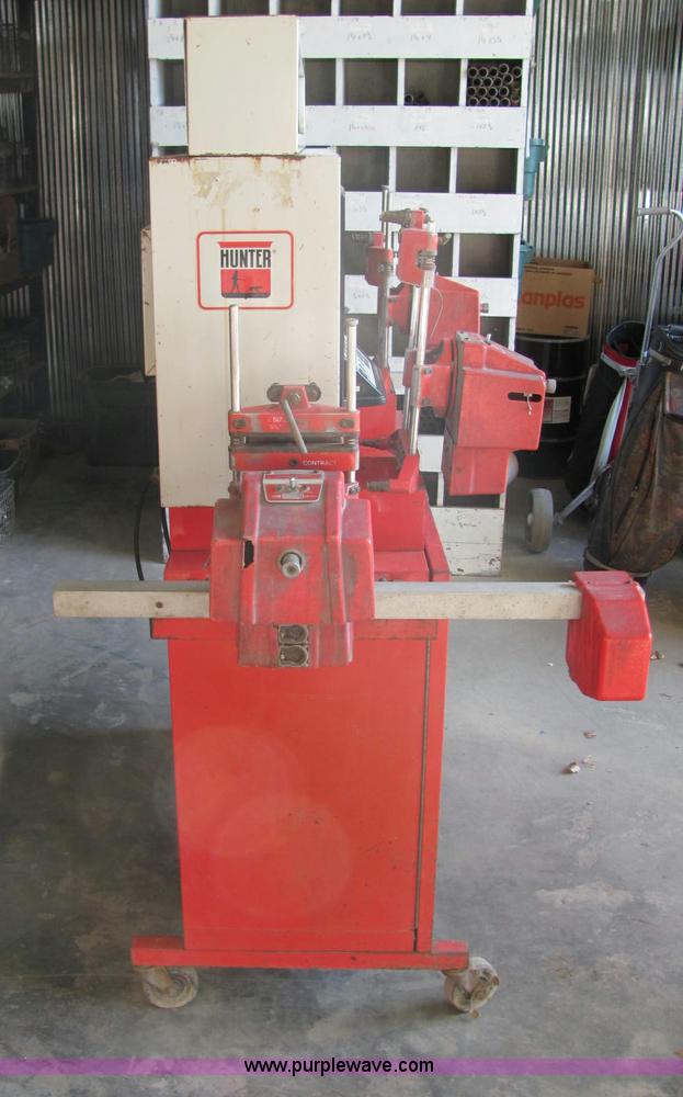 image for item E2664 Hunter wheel alignment machine