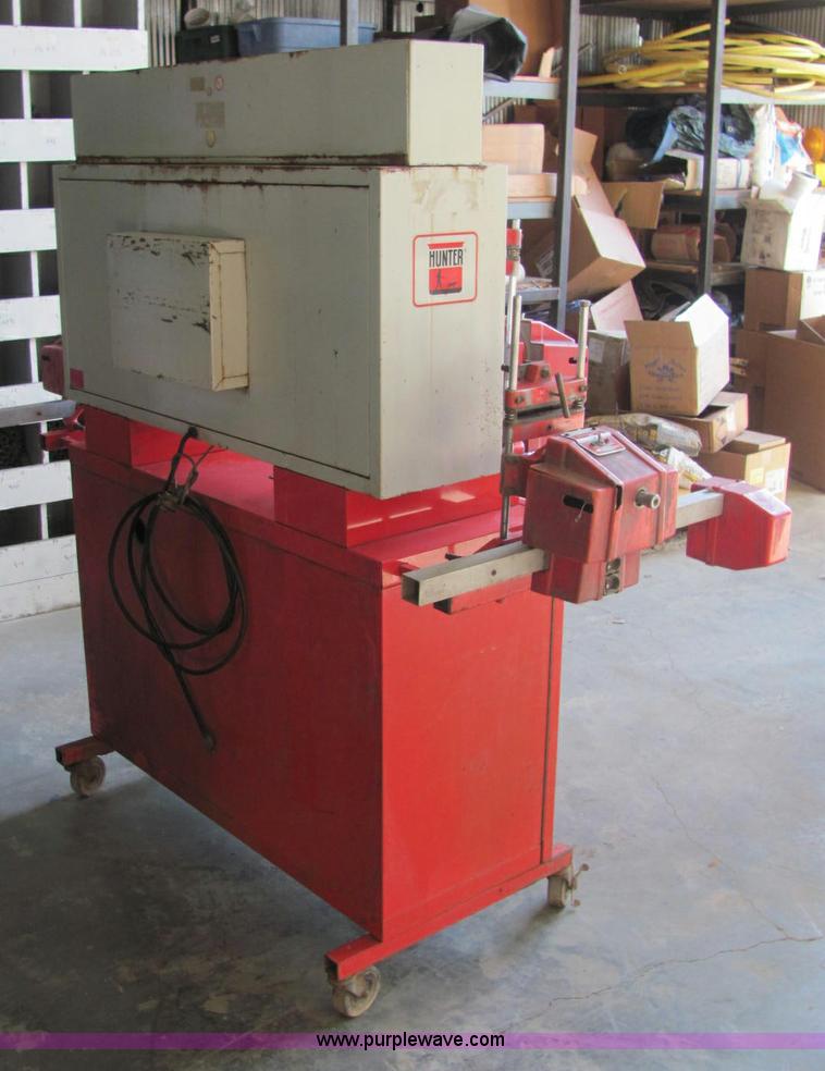 image for item E2664 Hunter wheel alignment machine