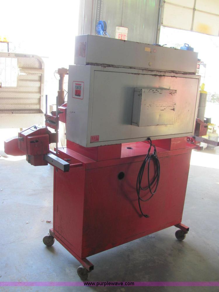 image for item E2664 Hunter wheel alignment machine