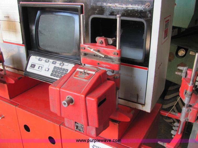 image for item E2664 Hunter wheel alignment machine