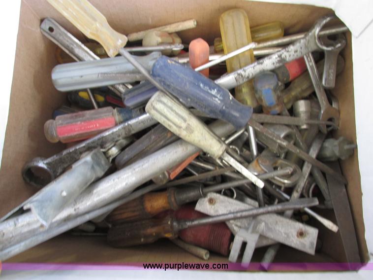 image for item E3561 Assorted tools