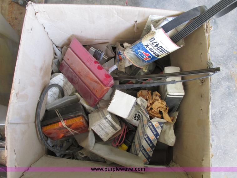 image for item E3561 Assorted tools