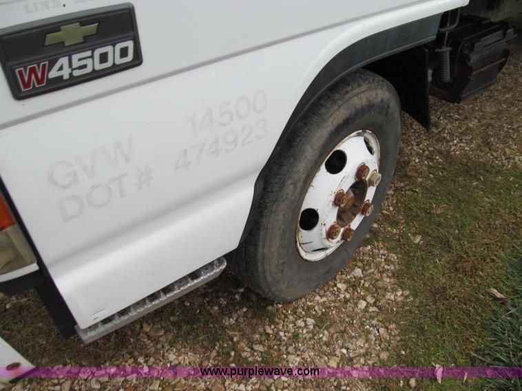 image for item E3567 2000 Chevrolet W4500 truck