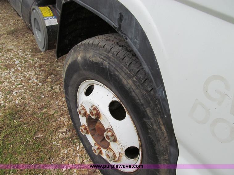 image for item E3567 2000 Chevrolet W4500 truck