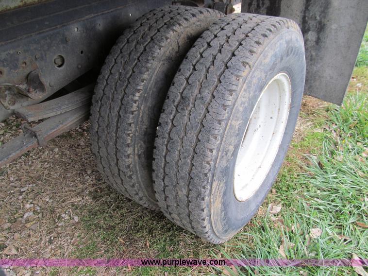 image for item E3567 2000 Chevrolet W4500 truck