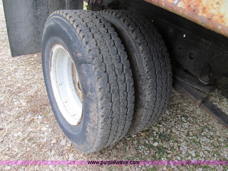 image for item E3567 2000 Chevrolet W4500 truck