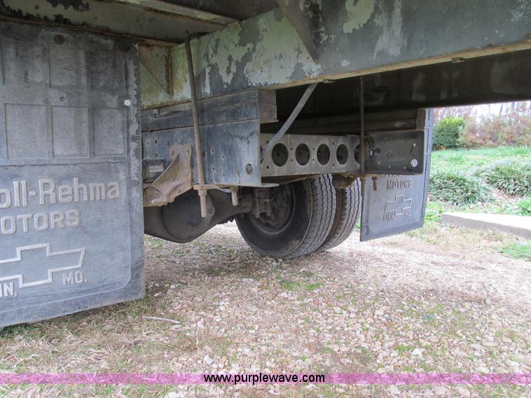 image for item E3567 2000 Chevrolet W4500 truck