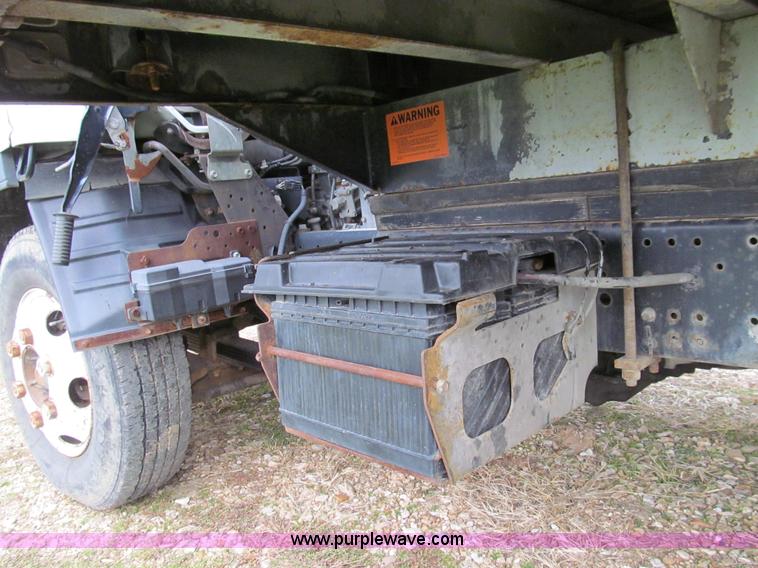 image for item E3567 2000 Chevrolet W4500 truck