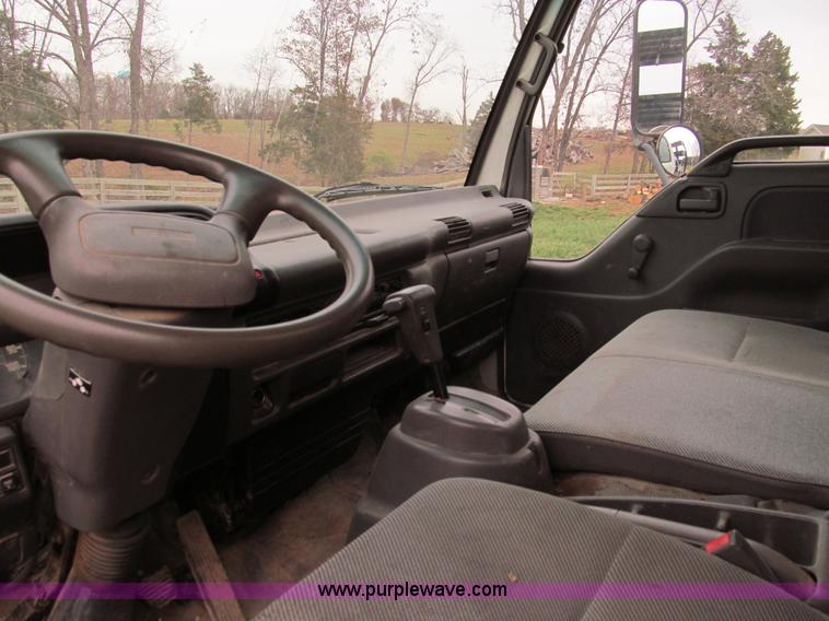 image for item E3567 2000 Chevrolet W4500 truck