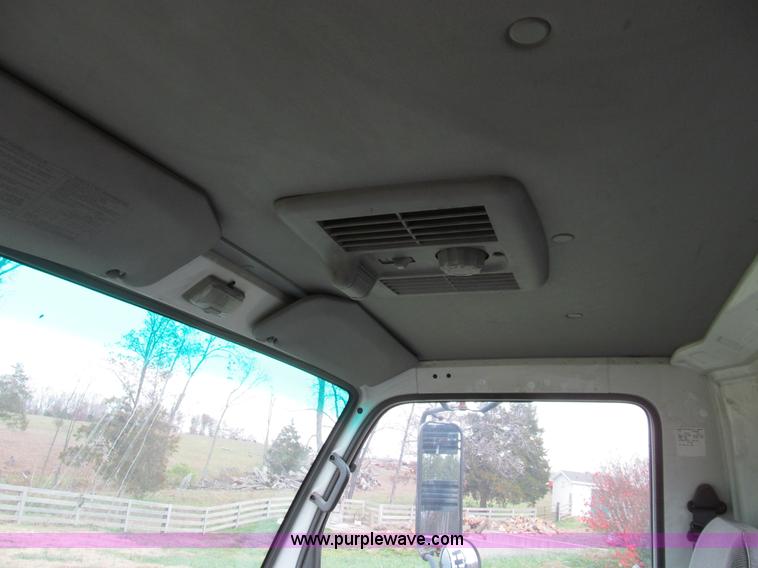 image for item E3567 2000 Chevrolet W4500 truck