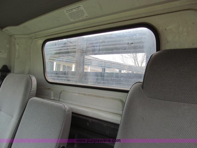 image for item E3567 2000 Chevrolet W4500 truck