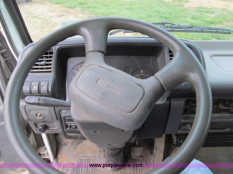 image for item E3567 2000 Chevrolet W4500 truck