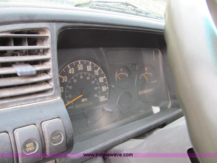 image for item E3567 2000 Chevrolet W4500 truck