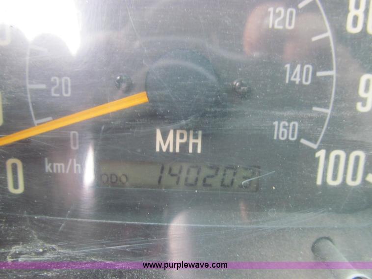 image for item E3567 2000 Chevrolet W4500 truck