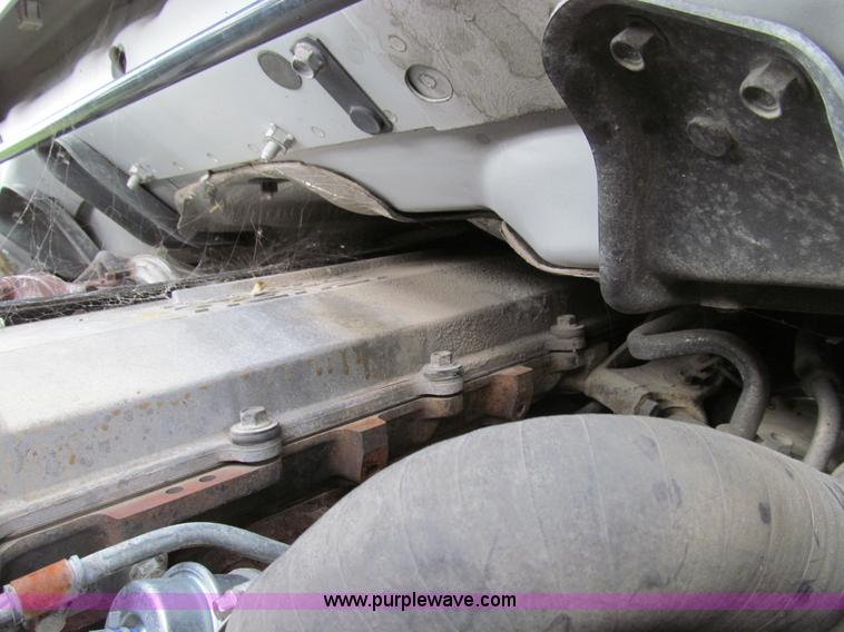 image for item E3567 2000 Chevrolet W4500 truck