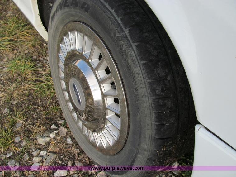 image for item E3575 2002 Ford Crown Victoria Police Interceptor