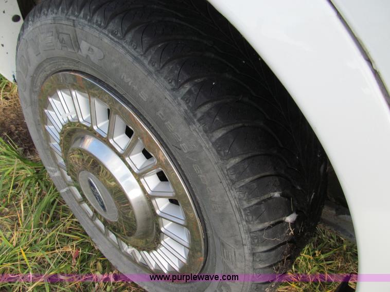 image for item E3575 2002 Ford Crown Victoria Police Interceptor