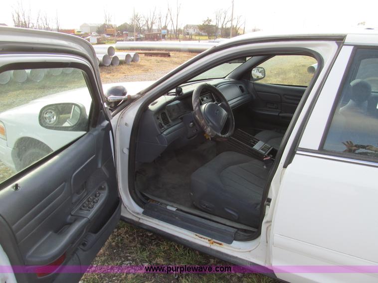 image for item E3575 2002 Ford Crown Victoria Police Interceptor