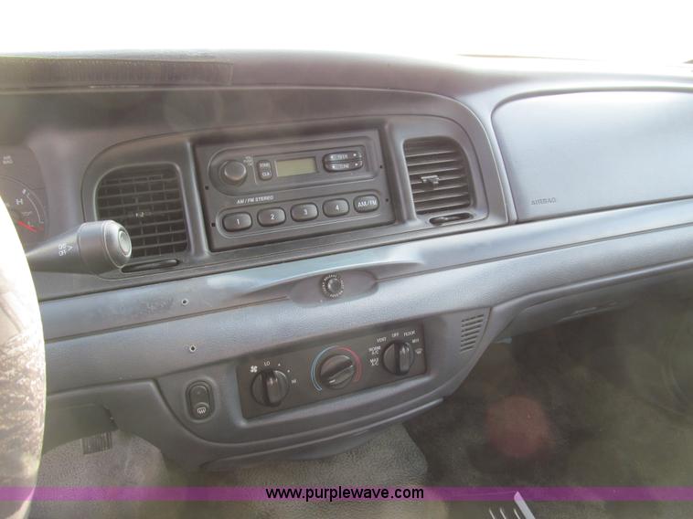 image for item E3575 2002 Ford Crown Victoria Police Interceptor