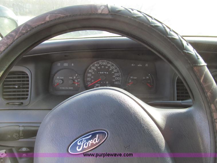 image for item E3575 2002 Ford Crown Victoria Police Interceptor