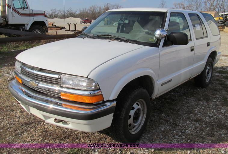 image for item E3576 1999 Chevrolet Blazer SUV