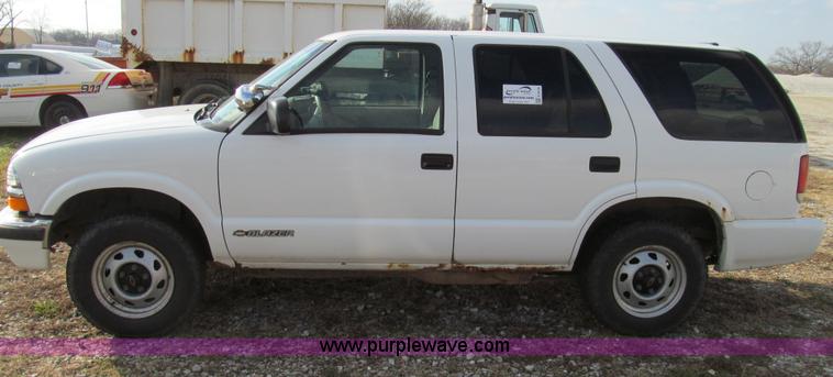 image for item E3576 1999 Chevrolet Blazer SUV