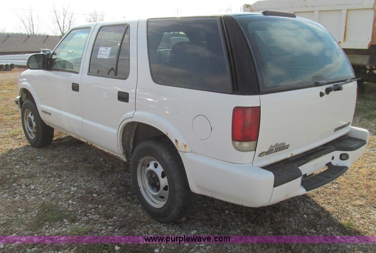image for item E3576 1999 Chevrolet Blazer SUV