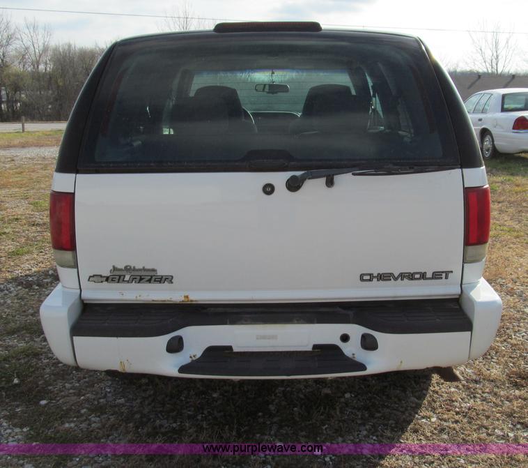 image for item E3576 1999 Chevrolet Blazer SUV