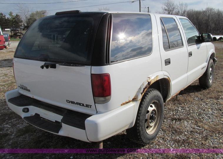 image for item E3576 1999 Chevrolet Blazer SUV