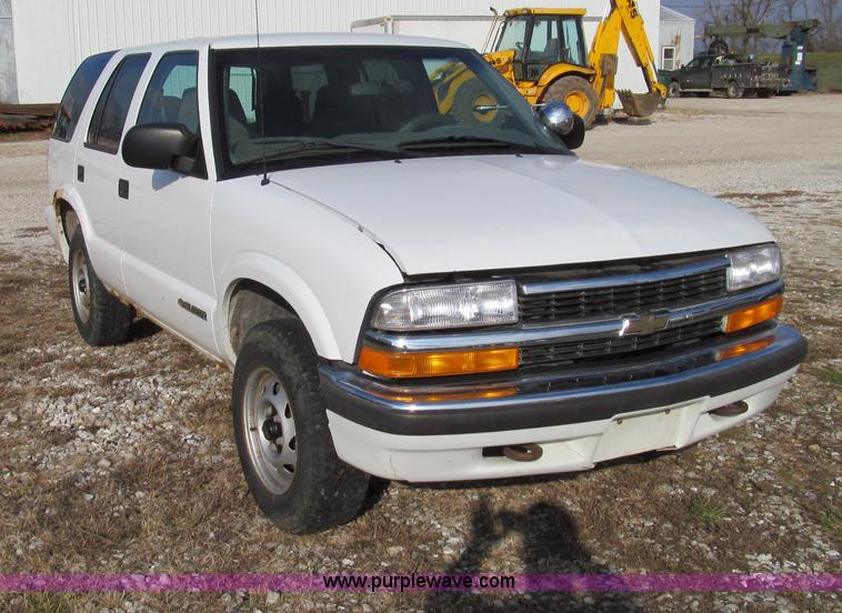 image for item E3576 1999 Chevrolet Blazer SUV