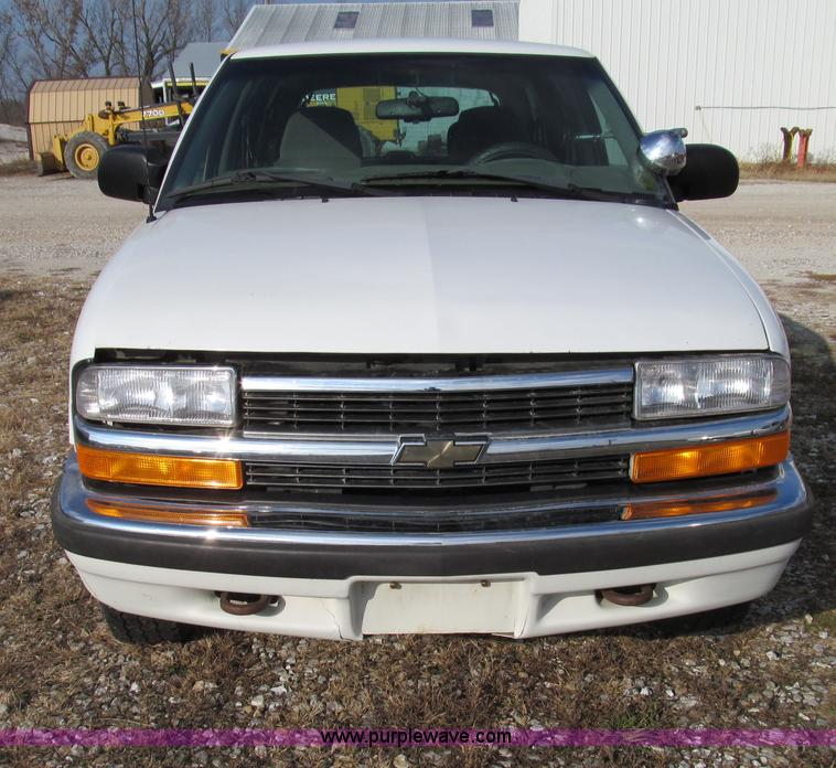 image for item E3576 1999 Chevrolet Blazer SUV