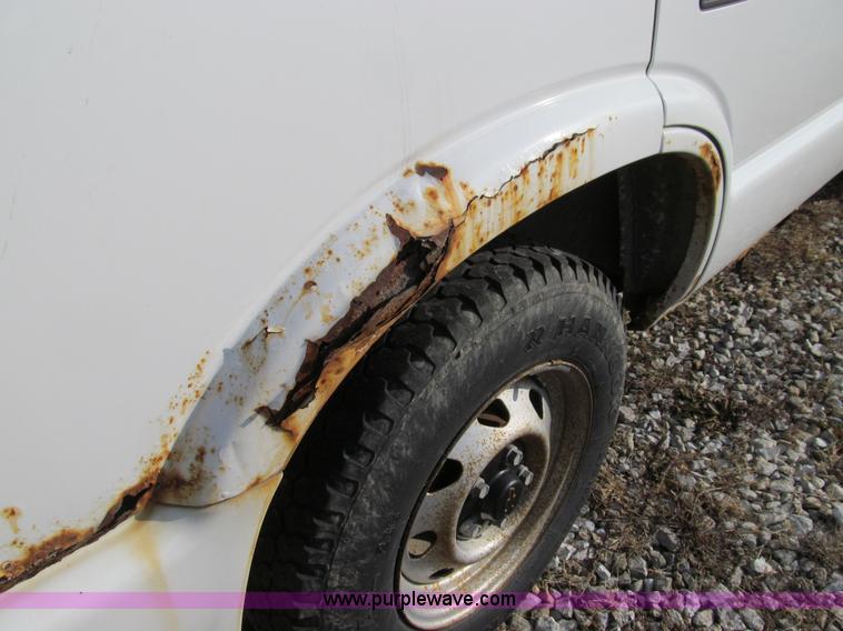 image for item E3576 1999 Chevrolet Blazer SUV